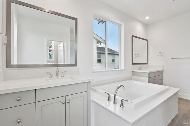 1556 Country Manor Dr, Santa Rosa, CA 95403