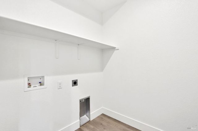 1556 Country Manor Dr, Santa Rosa, CA 95403