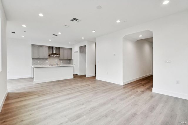 1556 Country Manor Dr, Santa Rosa, CA 95403