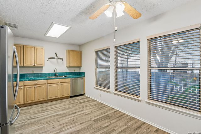 5022 Kenton Vw, San Antonio, TX 78240