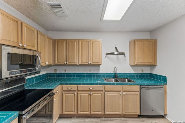 5022 Kenton Vw, San Antonio, TX 78240