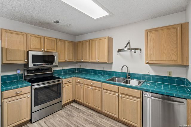 5022 Kenton Vw, San Antonio, TX 78240