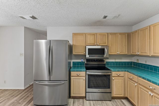 5022 Kenton Vw, San Antonio, TX 78240