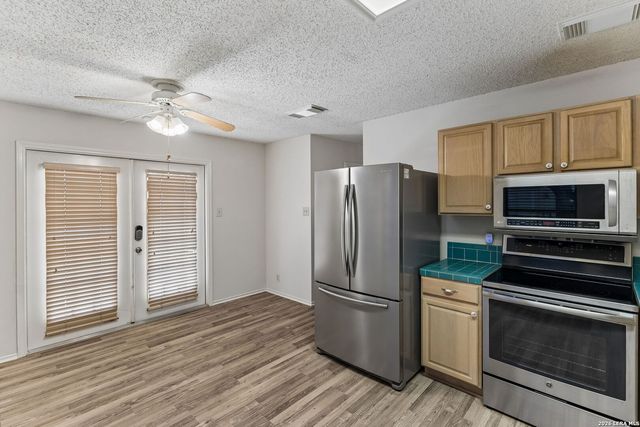 5022 Kenton Vw, San Antonio, TX 78240