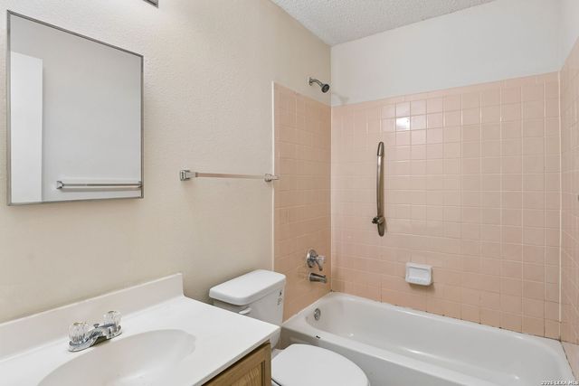 5022 Kenton Vw, San Antonio, TX 78240