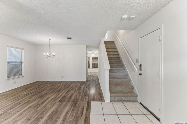 5022 Kenton Vw, San Antonio, TX 78240