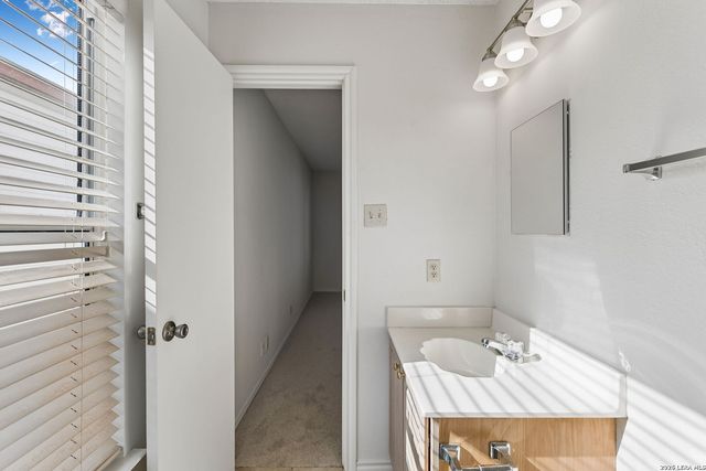 5022 Kenton Vw, San Antonio, TX 78240