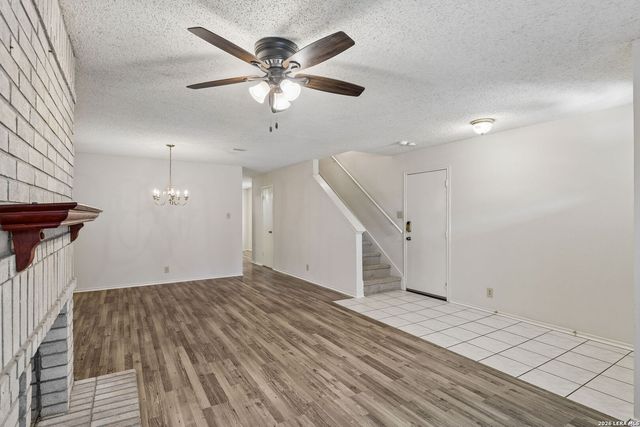5022 Kenton Vw, San Antonio, TX 78240