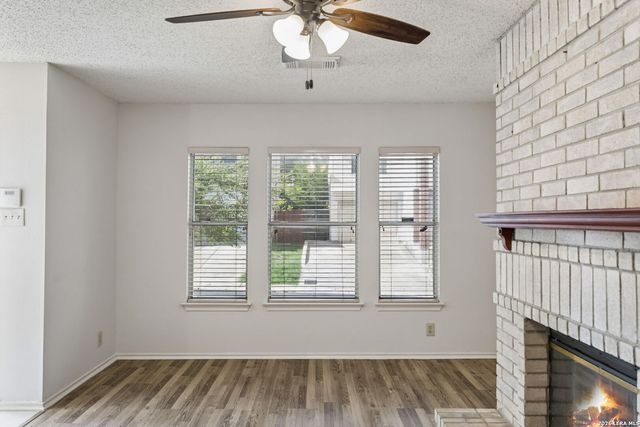 5022 Kenton Vw, San Antonio, TX 78240