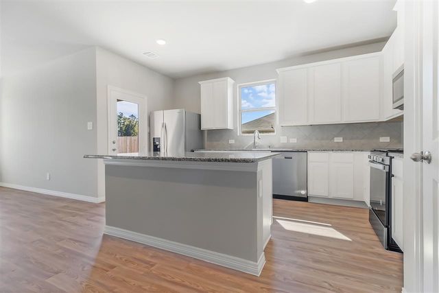 129 Toftrees Drive, Cleburne, TX 76031