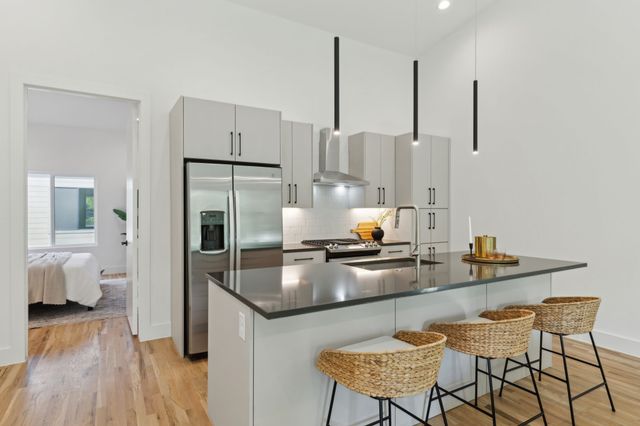 2142 Lovedale Avenue 104, Dallas, TX 75235