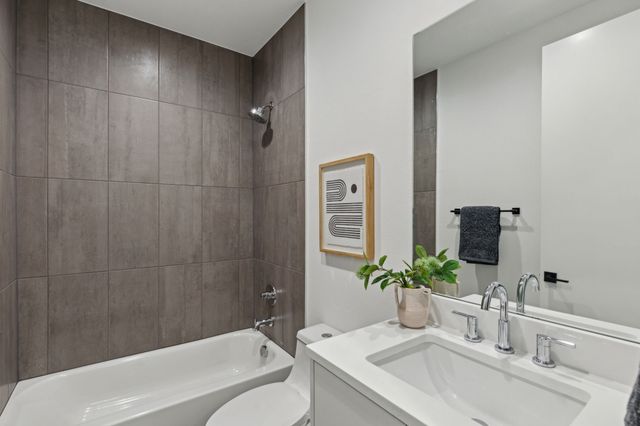 2142 Lovedale Avenue 104, Dallas, TX 75235