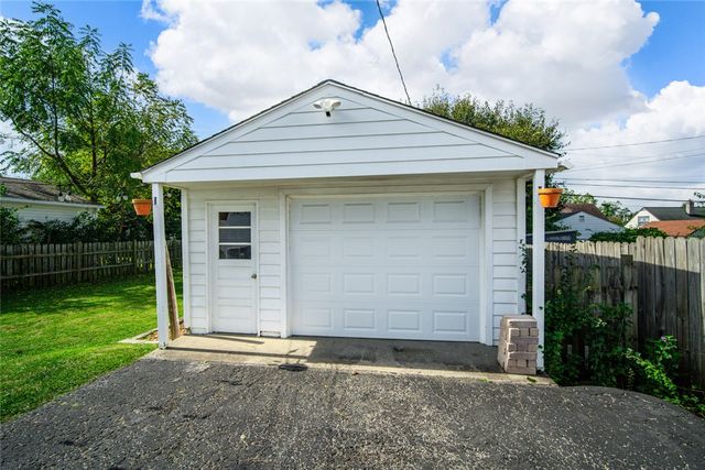 2003 E Bataan Drive, Kettering, OH 45420