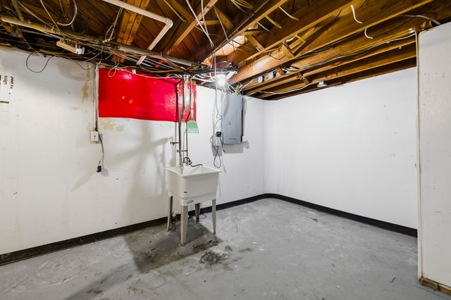 18653 Indian, Redford, MI 48240