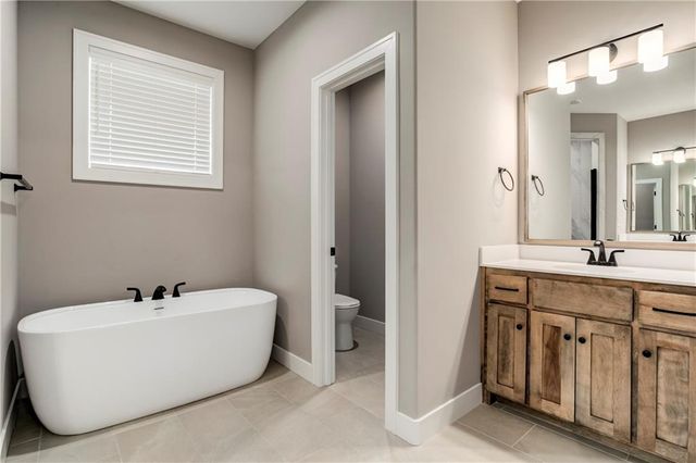 16849 W 164th Terrace, Olathe, KS 66062