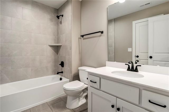 16849 W 164th Terrace, Olathe, KS 66062