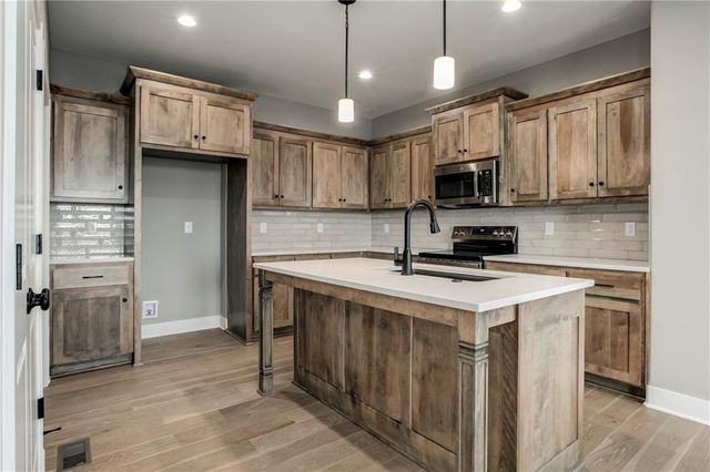 16849 W 164th Terrace, Olathe, KS 66062