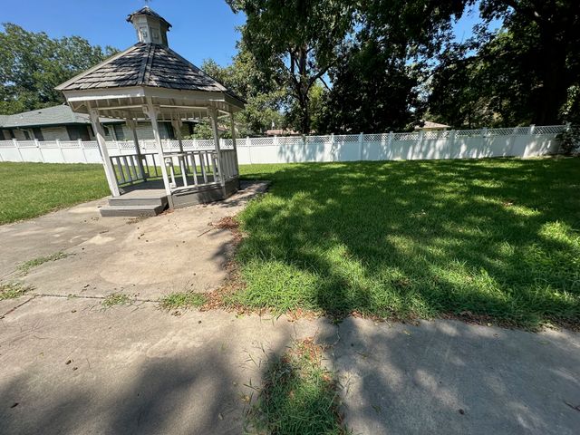 928 S Lindsay Street, Gainesville, TX 76240