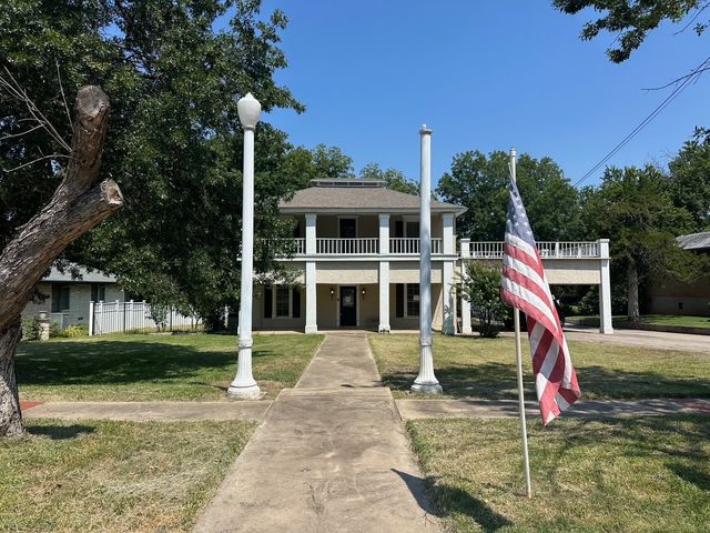 928 S Lindsay Street, Gainesville, TX 76240