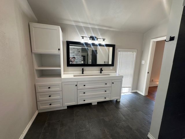 928 S Lindsay Street, Gainesville, TX 76240