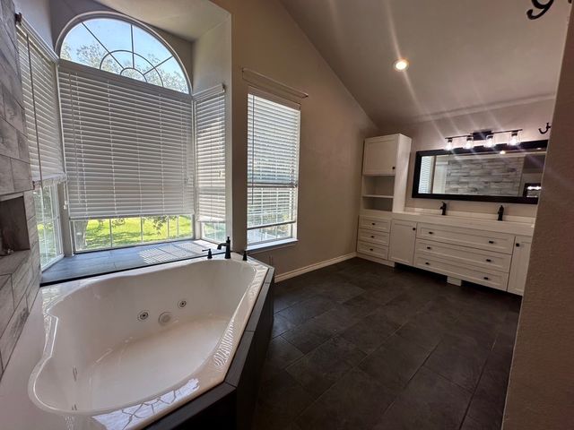 928 S Lindsay Street, Gainesville, TX 76240