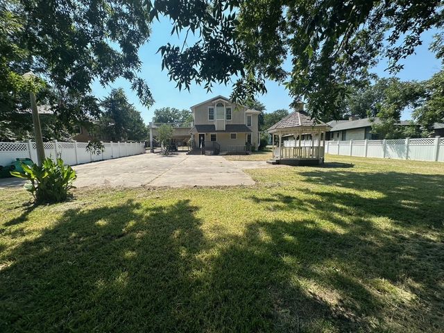 928 S Lindsay Street, Gainesville, TX 76240