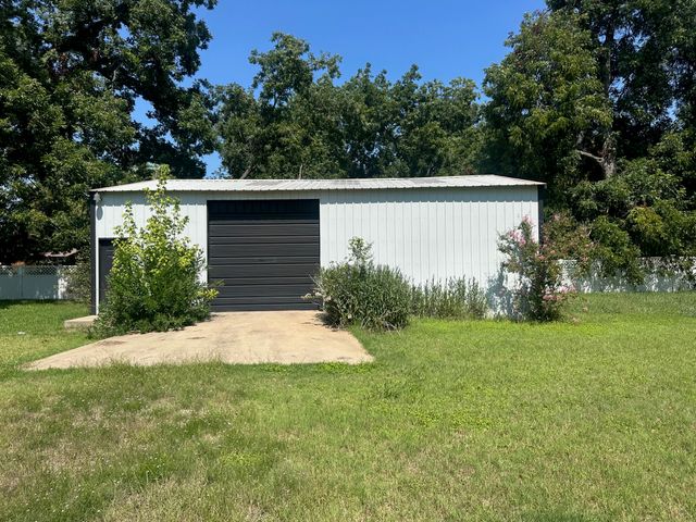 928 S Lindsay Street, Gainesville, TX 76240