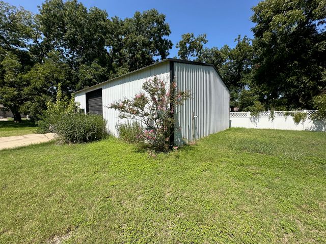 928 S Lindsay Street, Gainesville, TX 76240