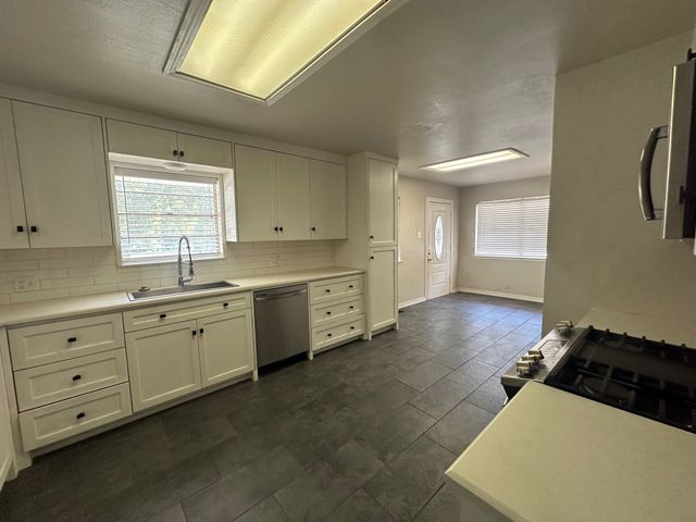 928 S Lindsay Street, Gainesville, TX 76240