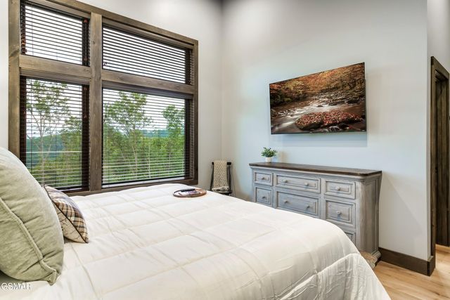 2420 Cove Mtn Lane, Sevierville, TN 37862