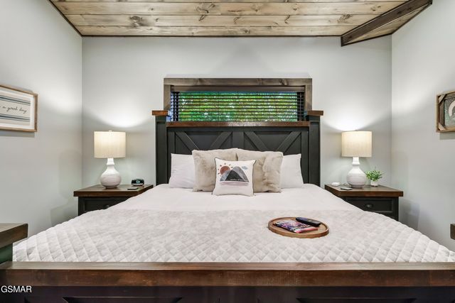 2420 Cove Mtn Lane, Sevierville, TN 37862