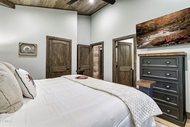 2420 Cove Mtn Lane, Sevierville, TN 37862