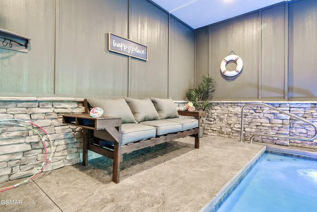 2420 Cove Mtn Lane, Sevierville, TN 37862