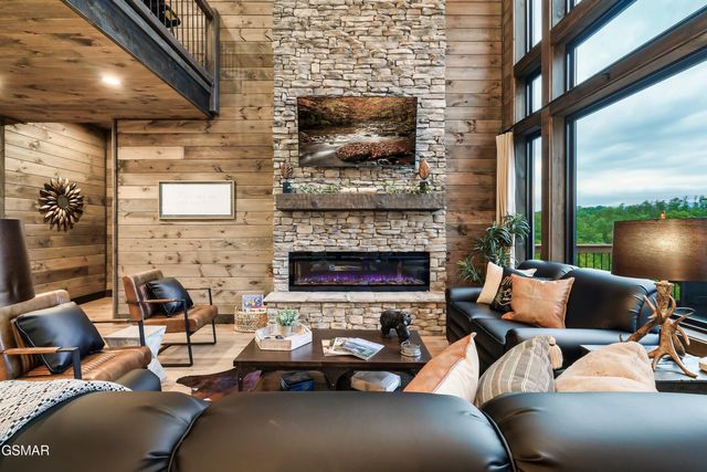 2420 Cove Mtn Lane, Sevierville, TN 37862