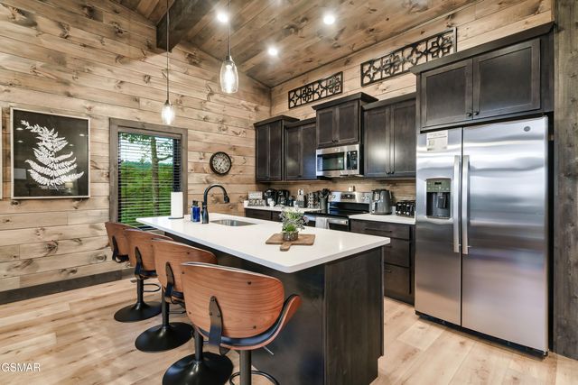 2420 Cove Mtn Lane, Sevierville, TN 37862