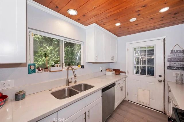 23869 Wildwood, Crestline, CA 92325