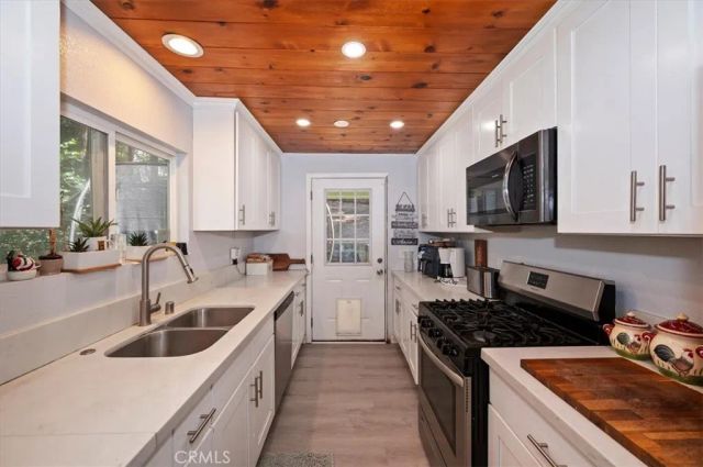 23869 Wildwood, Crestline, CA 92325