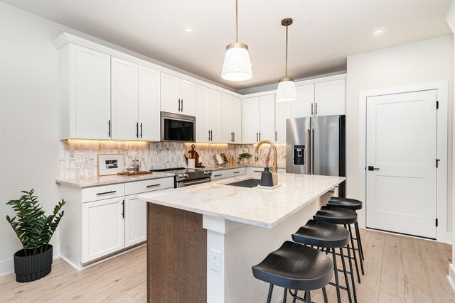 830 42nd Ave, N, Nashville, TN 37209