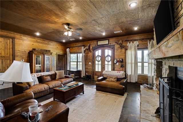 1050 SE 8th Street, Atkins, AR 72823