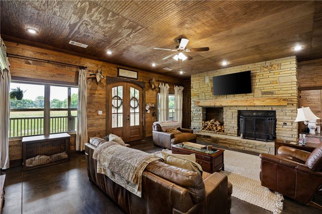 1050 SE 8th Street, Atkins, AR 72823