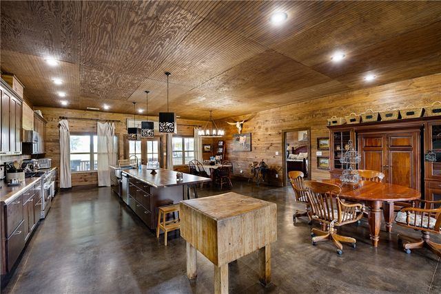 1050 SE 8th Street, Atkins, AR 72823
