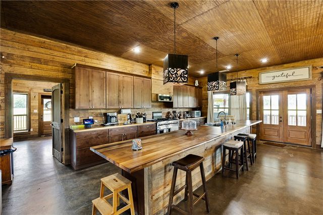 1050 SE 8th Street, Atkins, AR 72823