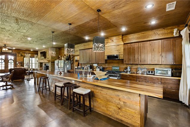 1050 SE 8th Street, Atkins, AR 72823