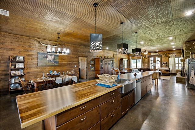 1050 SE 8th Street, Atkins, AR 72823