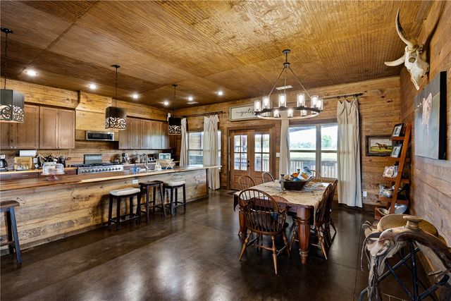 1050 SE 8th Street, Atkins, AR 72823