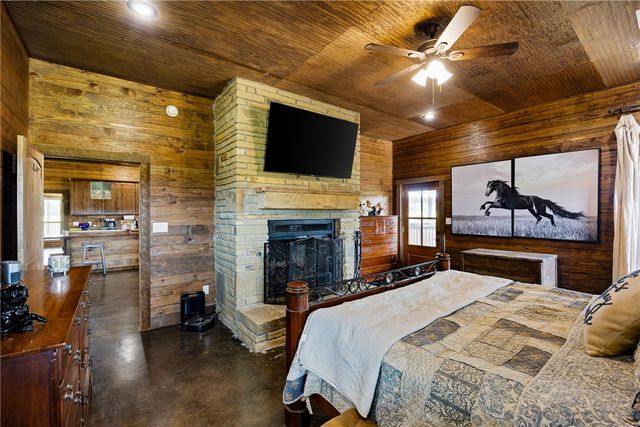 1050 SE 8th Street, Atkins, AR 72823