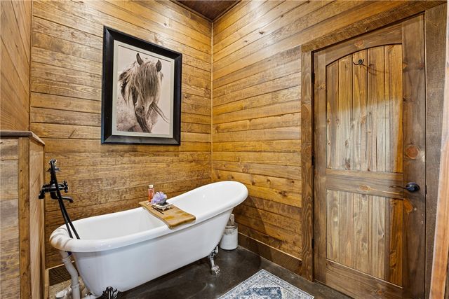 1050 SE 8th Street, Atkins, AR 72823