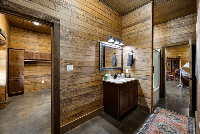 1050 SE 8th Street, Atkins, AR 72823