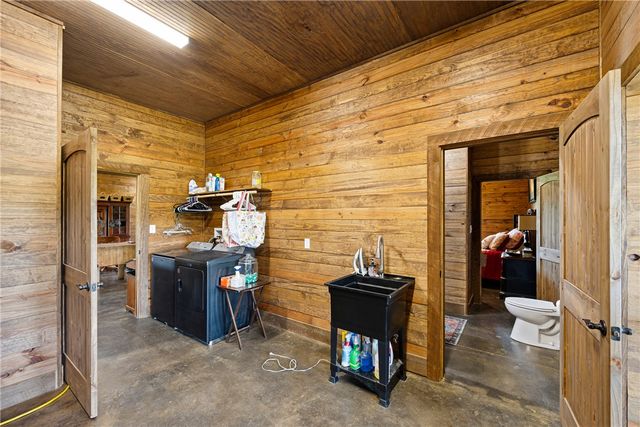 1050 SE 8th Street, Atkins, AR 72823