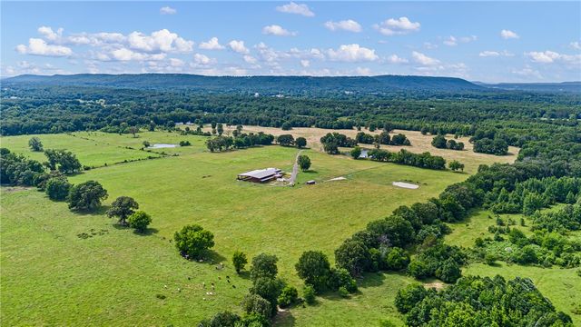 1050 SE 8th Street, Atkins, AR 72823